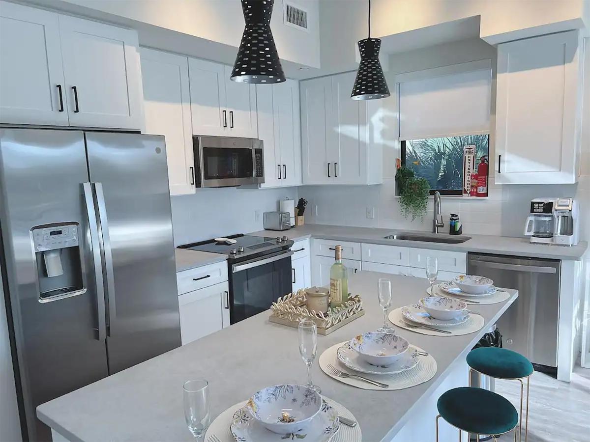 וסט פאלם ביץ' Lux Place And Cozy 3Beds 2Rooms Enjoy Life In Wpb Gym, Ev Station Nearby The Downtown And Beaches מראה חיצוני תמונה