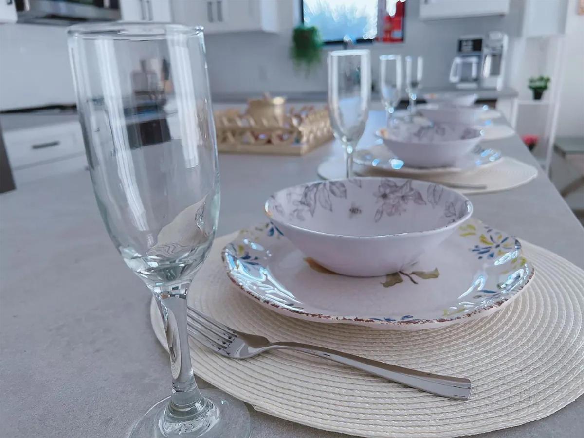 וסט פאלם ביץ' Lux Place And Cozy 3Beds 2Rooms Enjoy Life In Wpb Gym, Ev Station Nearby The Downtown And Beaches מראה חיצוני תמונה
