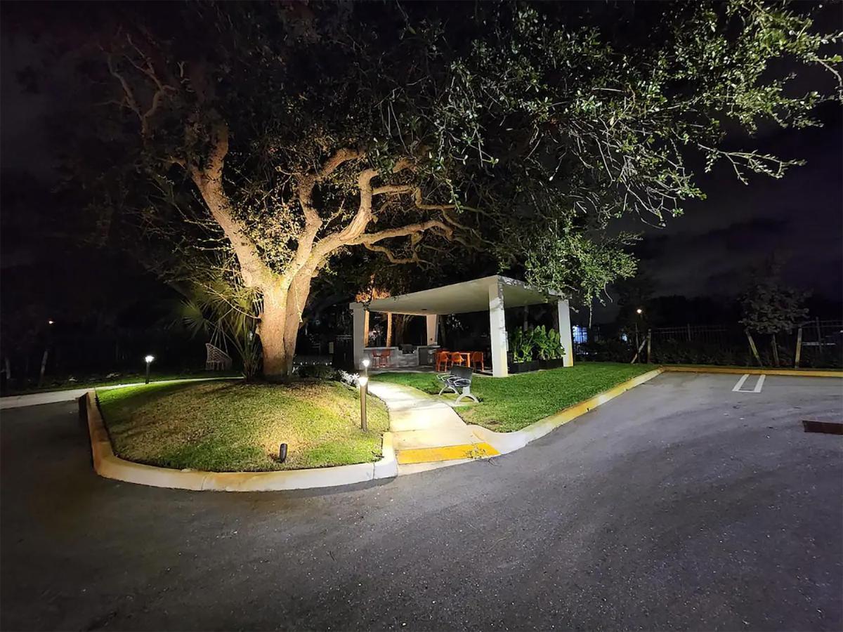 וסט פאלם ביץ' Lux Place And Cozy 3Beds 2Rooms Enjoy Life In Wpb Gym, Ev Station Nearby The Downtown And Beaches מראה חיצוני תמונה