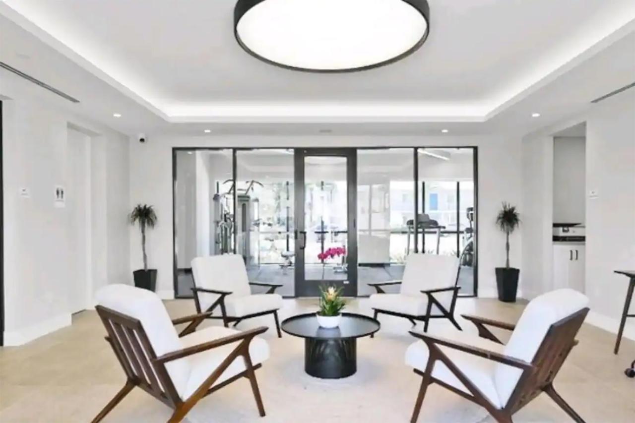 וסט פאלם ביץ' Lux Place And Cozy 3Beds 2Rooms Enjoy Life In Wpb Gym, Ev Station Nearby The Downtown And Beaches מראה חיצוני תמונה