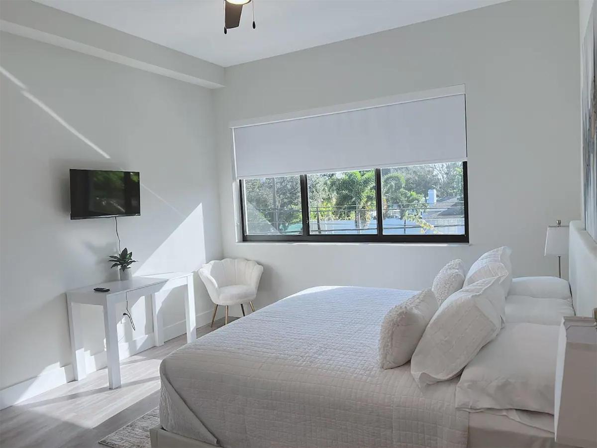 וסט פאלם ביץ' Lux Place And Cozy 3Beds 2Rooms Enjoy Life In Wpb Gym, Ev Station Nearby The Downtown And Beaches מראה חיצוני תמונה