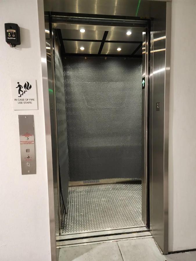 וסט פאלם ביץ' Lux Place And Cozy 3Beds 2Rooms Enjoy Life In Wpb Gym, Ev Station Nearby The Downtown And Beaches מראה חיצוני תמונה