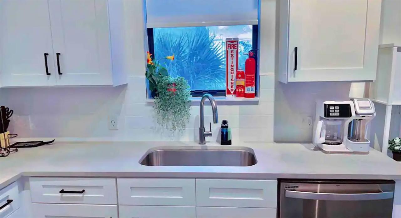 וסט פאלם ביץ' Lux Place And Cozy 3Beds 2Rooms Enjoy Life In Wpb Gym, Ev Station Nearby The Downtown And Beaches מראה חיצוני תמונה