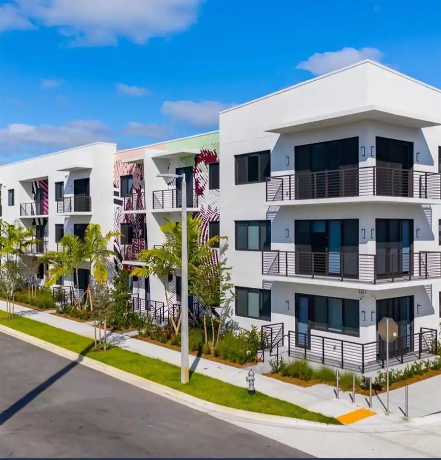 וסט פאלם ביץ' Lux Place And Cozy 3Beds 2Rooms Enjoy Life In Wpb Gym, Ev Station Nearby The Downtown And Beaches מראה חיצוני תמונה