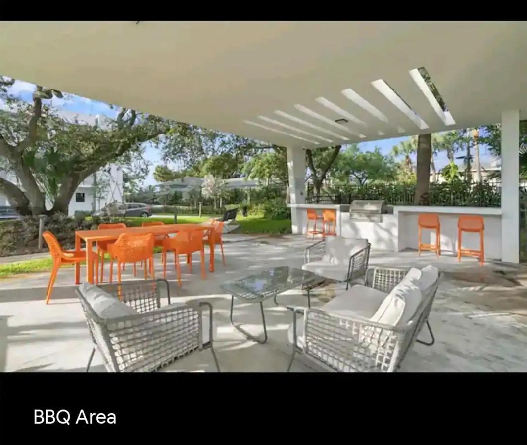 וסט פאלם ביץ' Lux Place And Cozy 3Beds 2Rooms Enjoy Life In Wpb Gym, Ev Station Nearby The Downtown And Beaches מראה חיצוני תמונה