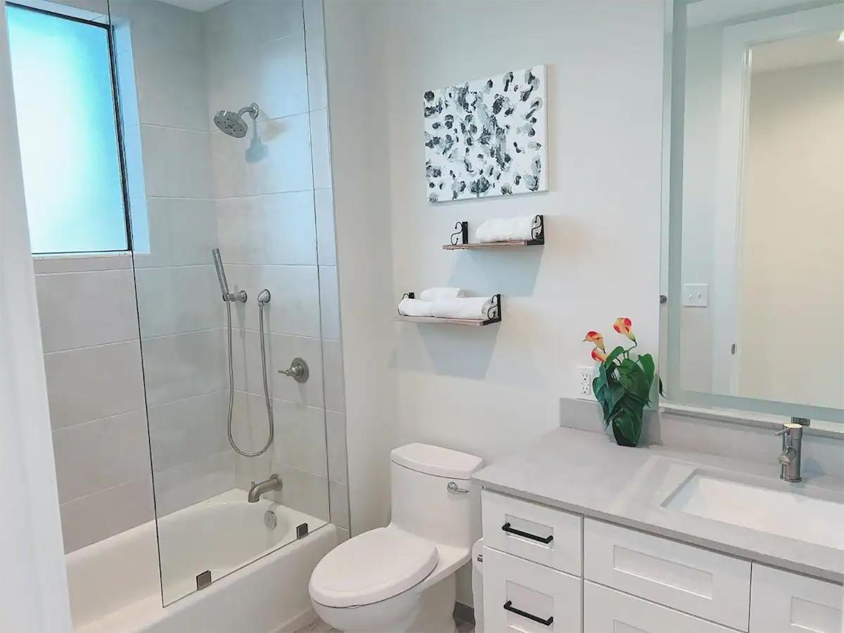 וסט פאלם ביץ' Lux Place And Cozy 3Beds 2Rooms Enjoy Life In Wpb Gym, Ev Station Nearby The Downtown And Beaches מראה חיצוני תמונה