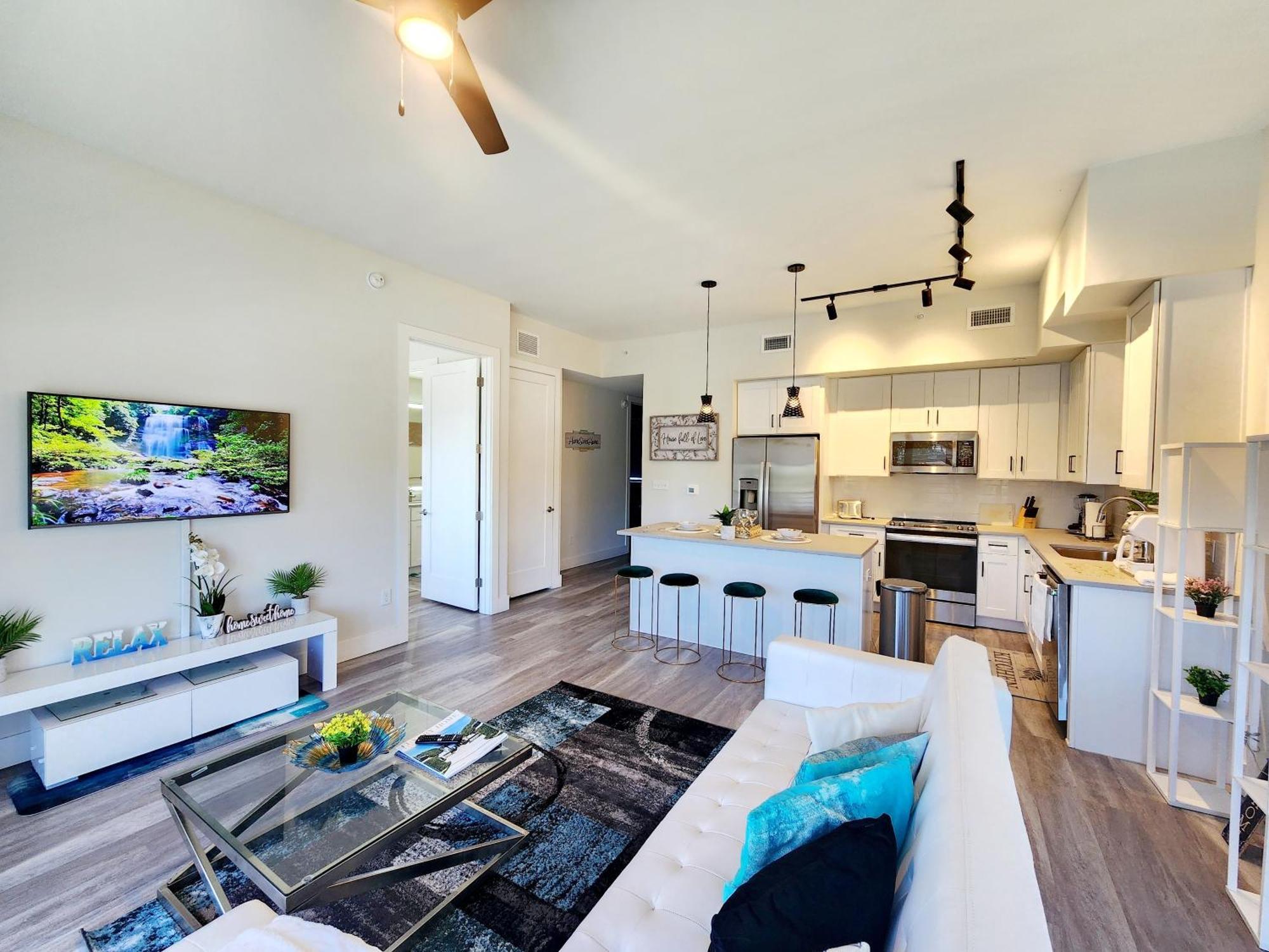 וסט פאלם ביץ' Lux Place And Cozy 3Beds 2Rooms Enjoy Life In Wpb Gym, Ev Station Nearby The Downtown And Beaches מראה חיצוני תמונה