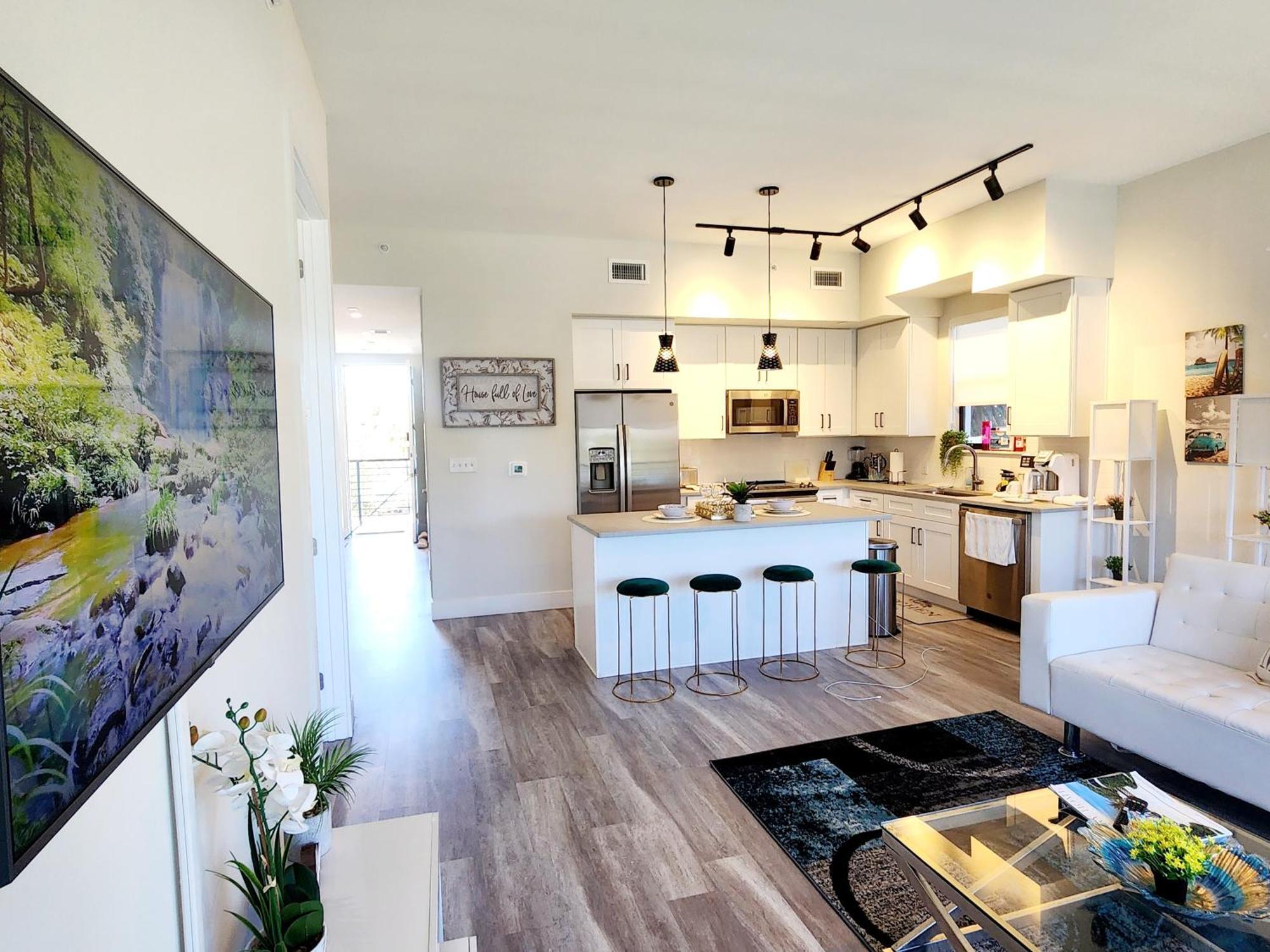 וסט פאלם ביץ' Lux Place And Cozy 3Beds 2Rooms Enjoy Life In Wpb Gym, Ev Station Nearby The Downtown And Beaches מראה חיצוני תמונה